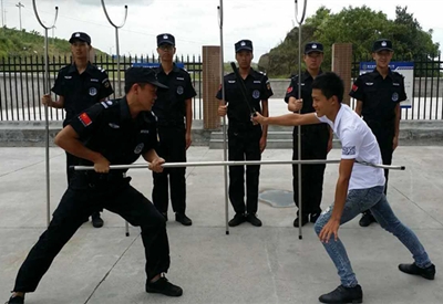 練習擒拿術(shù)